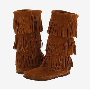 Minnetonka 3 layer fringe boots. Worn once!